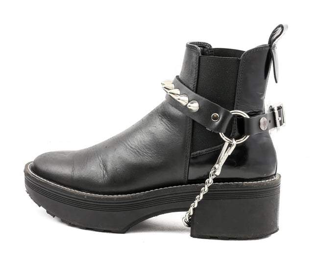 BS213R SINGLE ROW UK77 STUDDED RING BOOTSTRAP