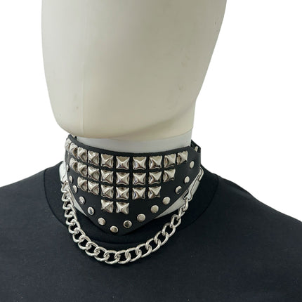 BS346 PYRAMID STUDDED TRIANGULAR   BOOTSTRAP OVER LEATHER