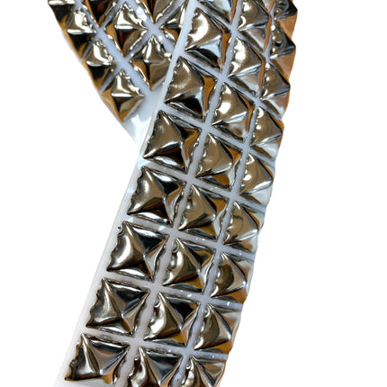 BT104VN-WHT  PVC 3 ROW PYRAMID STUDDED  BELT