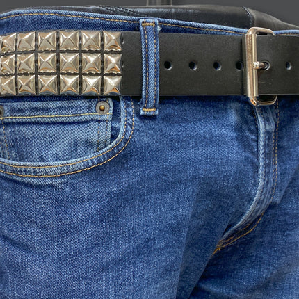 BT104  3 ROW PYRAMID STUD BELT -SNAP OFF ROLLER BUCKLE