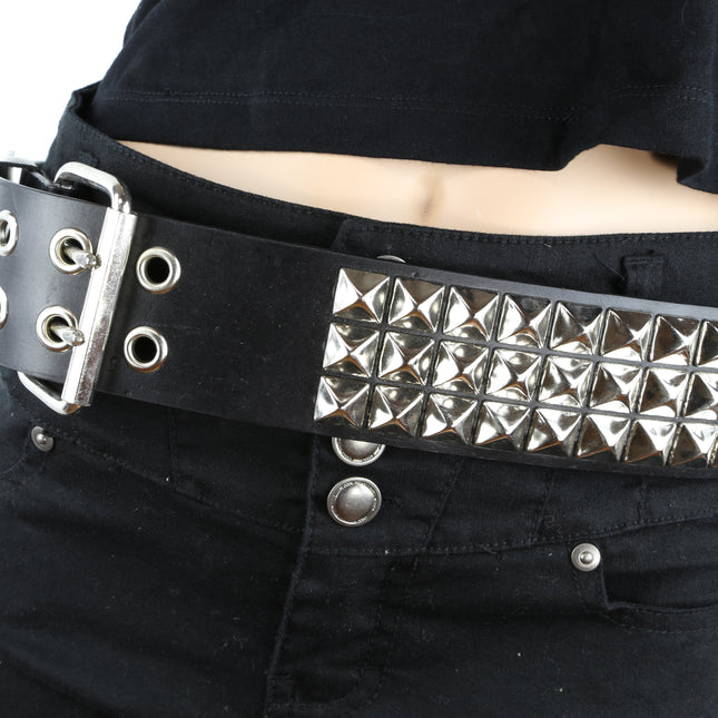 BT157  LARGE 5/8" PYRAMID 2 1/2" WIDE