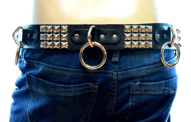 BT170 PYRAMID LOOP & RING BLACK LEATHER BELT