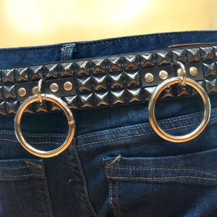 BT422-BS 3 ROW BLACK PYRAMID STUD BELT WITH RING