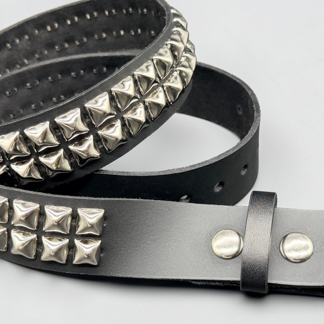 BT509   WIDE BELT WITH 2 ROW REGULAR 1/2" PYRAMID STUDDED BELT