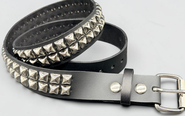 BT509   WIDE BELT WITH 2 ROW REGULAR 1/2" PYRAMID STUDDED BELT