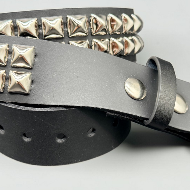 BT509   WIDE BELT WITH 2 ROW REGULAR 1/2" PYRAMID STUDDED BELT