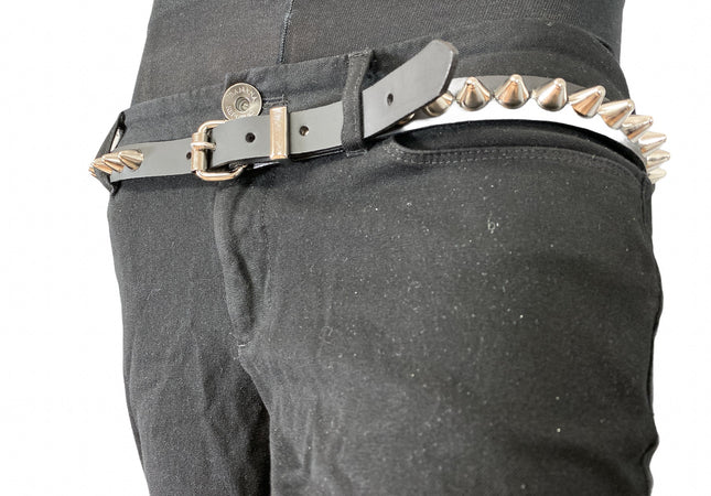 BT134UK77   SINGLE ROW UK77 STUDDED BELT