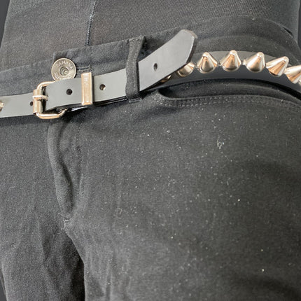 BT134UK77   SINGLE ROW UK77 STUDDED BELT