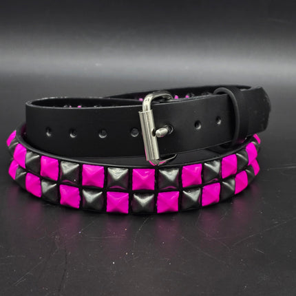 BT554-PS  POWDER COATED PINK BLACK CHECKERED  PYRAMID STUDDED BELT