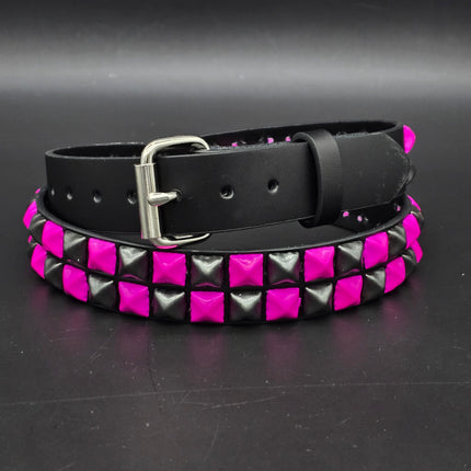 BT554-PS  POWDER COATED PINK BLACK CHECKERED  PYRAMID STUDDED BELT