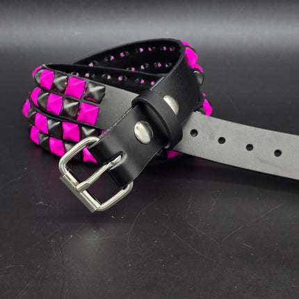 BT554-PS  POWDER COATED PINK BLACK CHECKERED  PYRAMID STUDDED BELT
