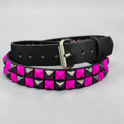 BT554-PS  POWDER COATED PINK BLACK CHECKERED  PYRAMID STUDDED BELT