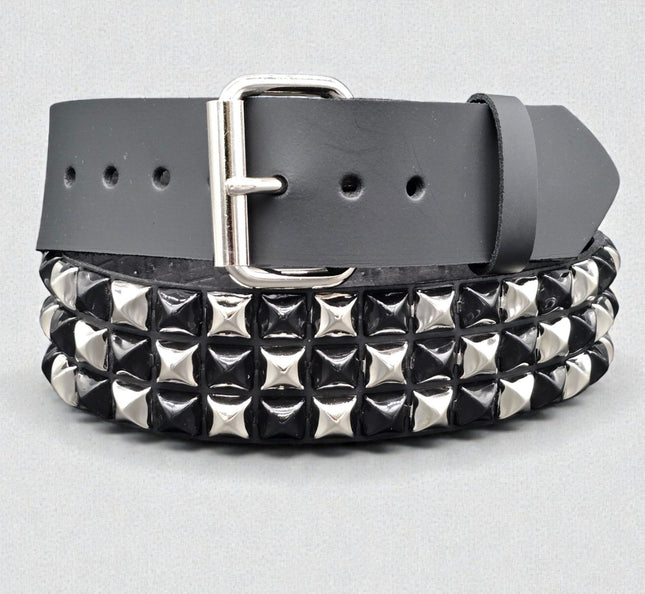 BT555-SIL/BLK  SILVER  BLACK CHECKERED PYRAMID STUDDED BELT