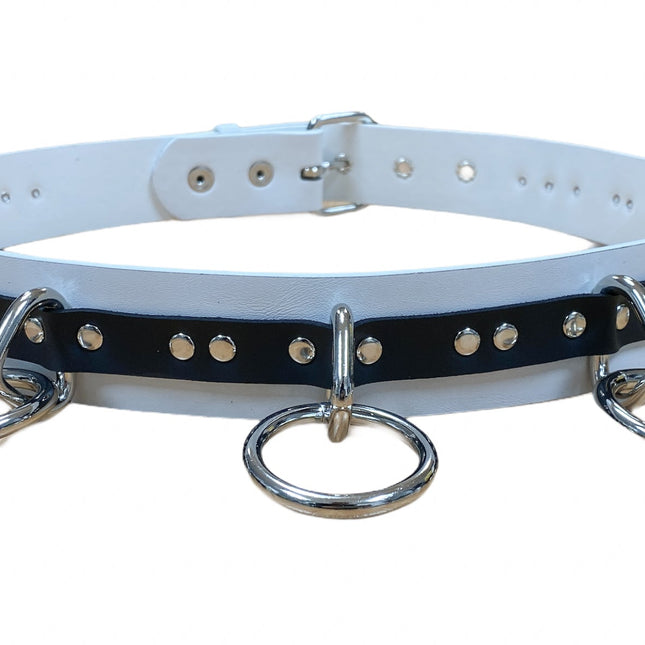 BT562VG-WHT-BLK  VEGAN  LARGE O RING STRAPPED BONDAGE BELT