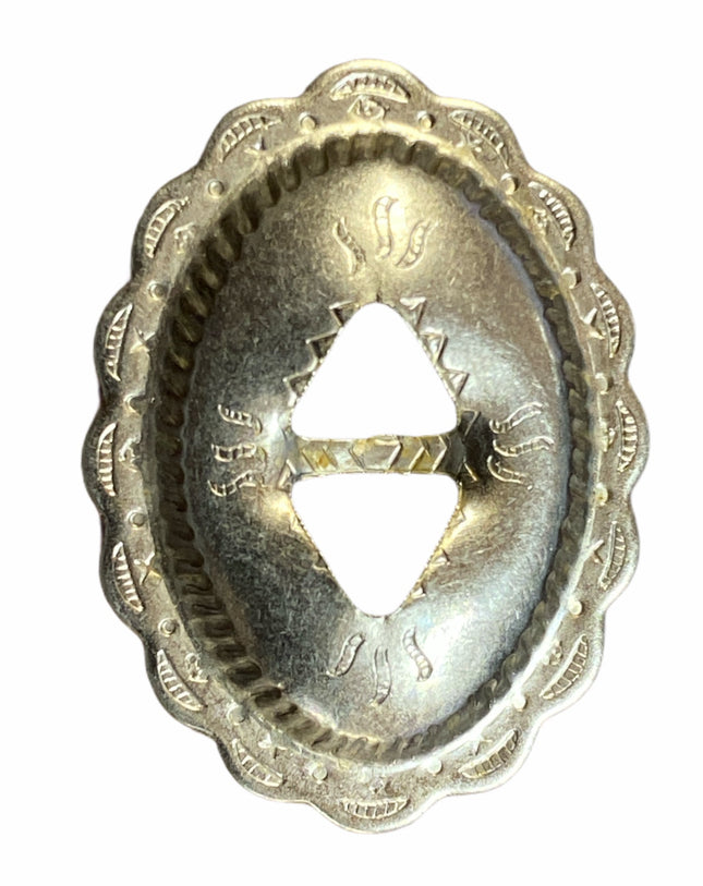 C137 10PCS IN A BAG OVAL CONCHO 1 1/2"