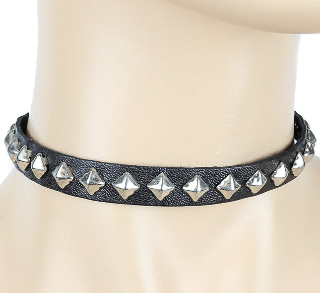 CK125    BLACK LEATHER CHOKER WITH 1 ROW 1/4" PYRAMIDS