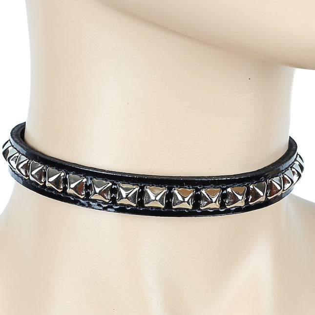 CK126P 1/2" PATENT LEATHER CHOKER WITH 1 ROW 1/4" PYRAMIDS