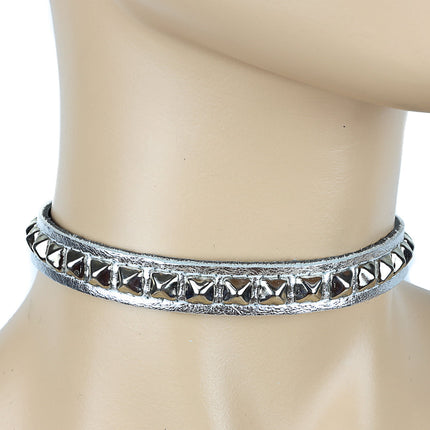 CK126P 1/2" PATENT LEATHER CHOKER WITH 1 ROW 1/4" PYRAMIDS