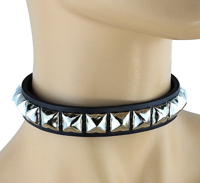 CK140 BLACK LEATHER CHOKER WITH 1 ROW 1/2" PYRAMID STUDS