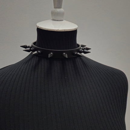 CK149 3/4" BLACK LEATHER CHOKER WITH 1" SPIKES
