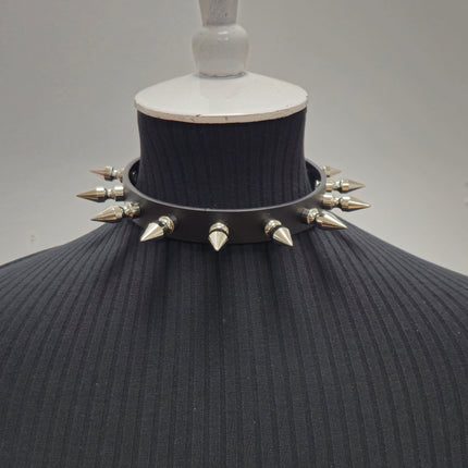 CK149 3/4" BLACK LEATHER CHOKER WITH 1" SPIKES