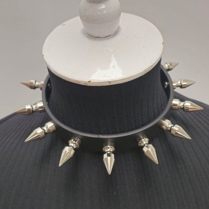 CK149 3/4" BLACK LEATHER CHOKER WITH 1" SPIKES