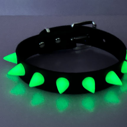 CK162 RUB SPIKE SILICONE GLOW IN DARK CHOKER