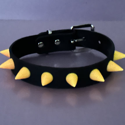 CK162 RUB SPIKE SILICONE GLOW IN DARK CHOKER