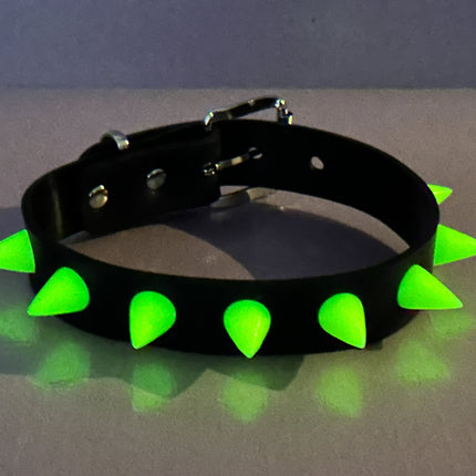 CK162 RUB SPIKE SILICONE GLOW IN DARK CHOKER