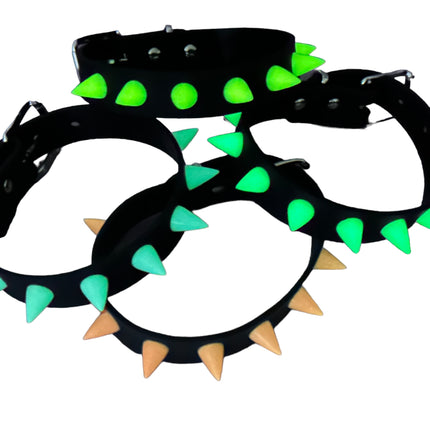 CK162 RUB SPIKE SILICONE GLOW IN DARK CHOKER