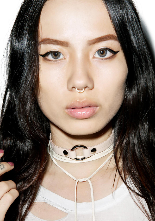 CK168NUDE LEATHER  RING CHOKER 1/2"
