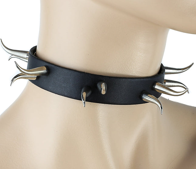 CK244 3/4" BLACK LEATHER CHOKER WITH TWO ROWS HORN