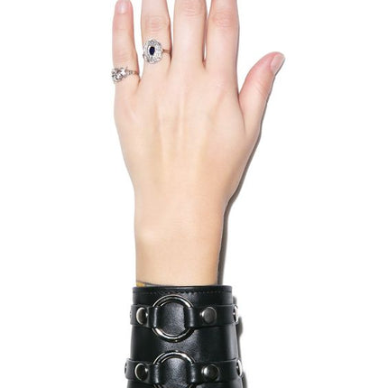 FB107  3 RING SHORT GAUNTLET STYLE BRACELET