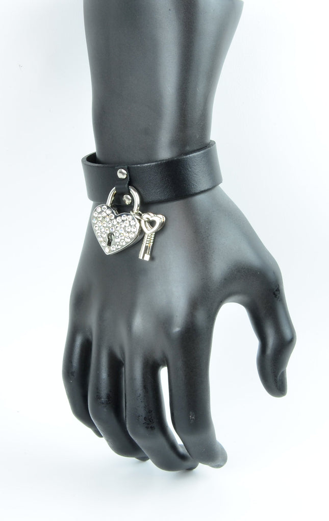 FB114HT HEART LOCK BRACELET