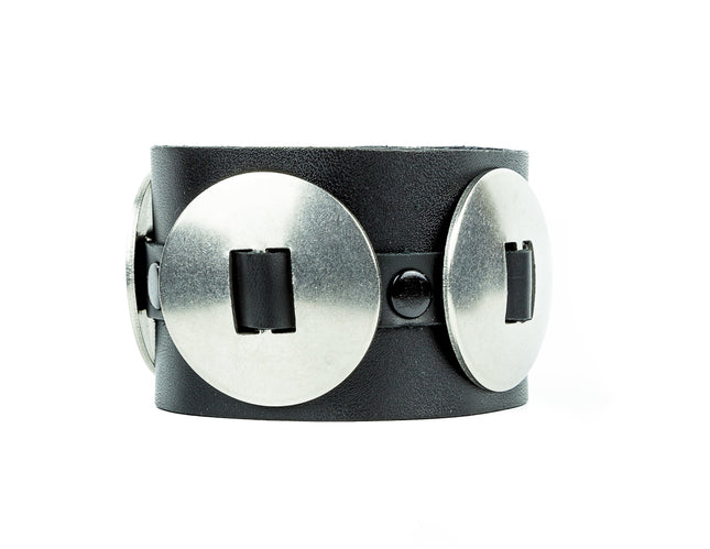 FB120 LARGE PLAIN CONCHO BRACELET