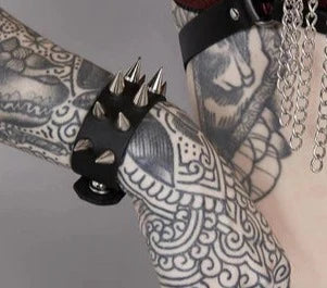 FB223 2 ROW CONE SPIKE BRACELET