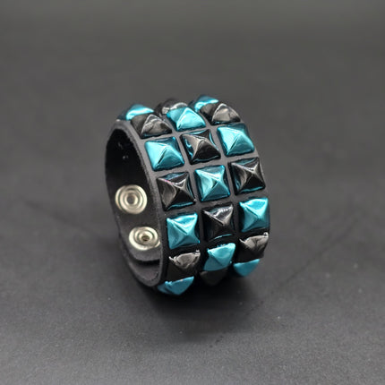 FB306 THREE PYRAMID STUD CHECKERED STUDDED SNAP CUFF