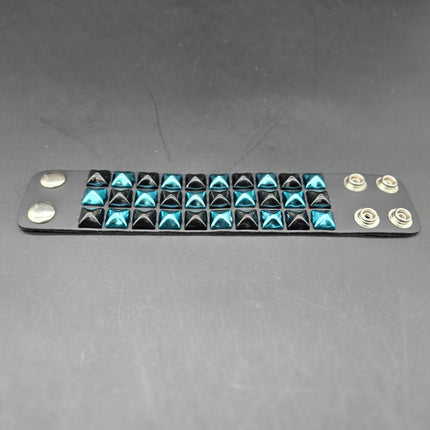 FB306 THREE PYRAMID STUD CHECKERED STUDDED SNAP CUFF