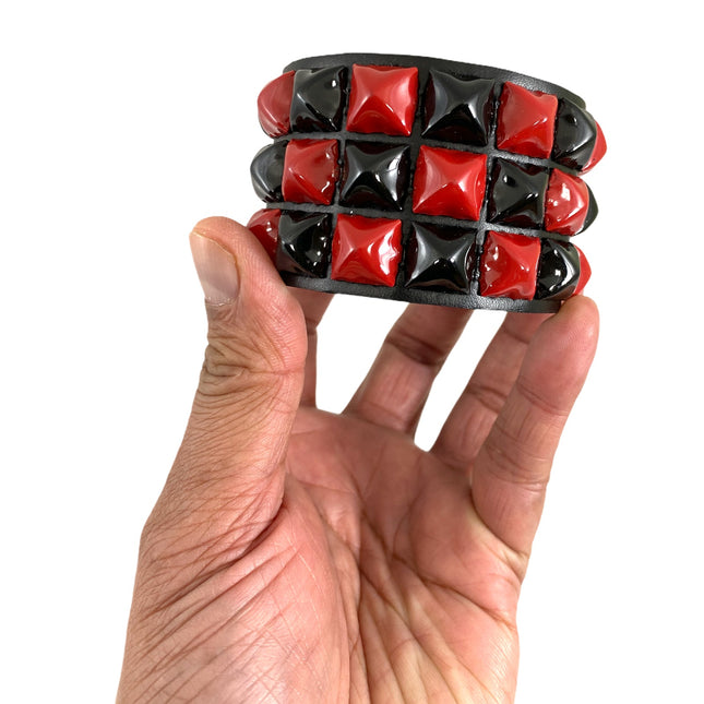 FB306 PYRAMID STUD CHECKERED STUDDED