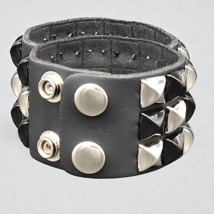 FB306 THREE PYRAMID STUD CHECKERED STUDDED SNAP CUFF