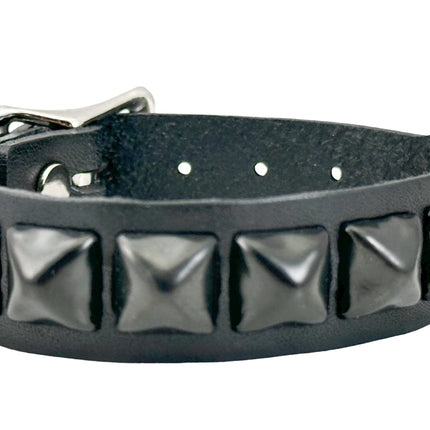 FB376   3/4" WIDE 1/2"PYRAMID  STUDDED BUCKLE BRACELET
