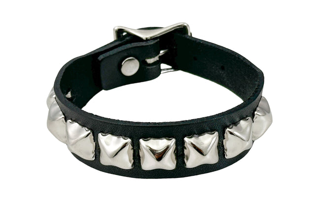FB376   3/4" WIDE 1/2"PYRAMID  STUDDED BUCKLE BRACELET