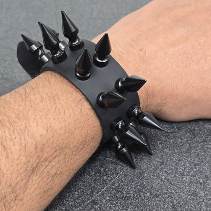 FB424  BUCKLE BRACELET WITH 2 ROW 1" SPIKES