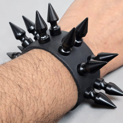 FB424  BUCKLE BRACELET WITH 2 ROW 1" SPIKES