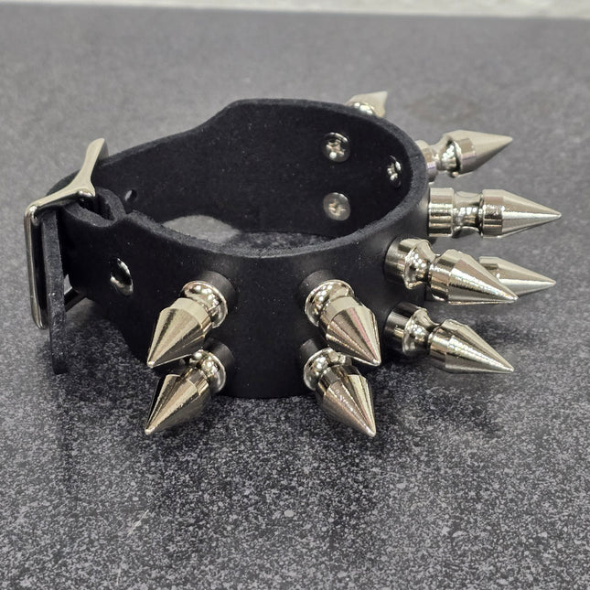 FB424  BUCKLE BRACELET WITH 2 ROW 1" SPIKES