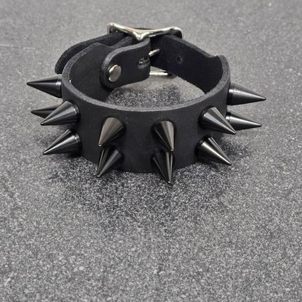FB425  BUCKLE BRACELET WITH 2 ROW CONE  SPIKES