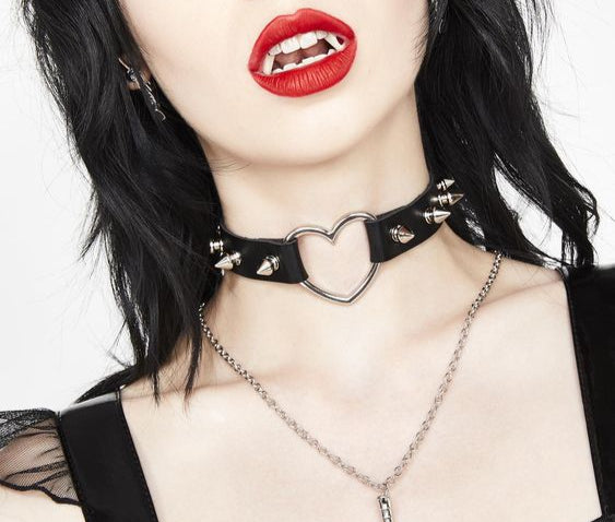 FC223SPIKE  1/2" SPIKE HEART CHOKER