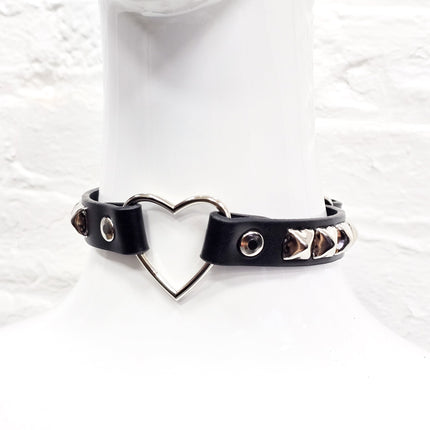 FC223PMD   STUDDED HEART CHOKER