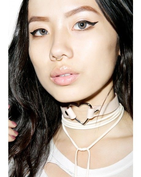 FC223NUDE BEIGE LEATHER HEART CHOKER