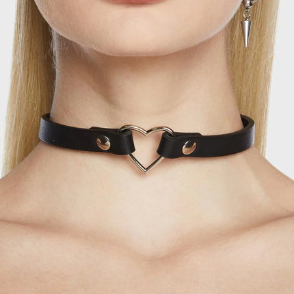 FC224 PATENT SMALL HEART SKINNY CHOKER